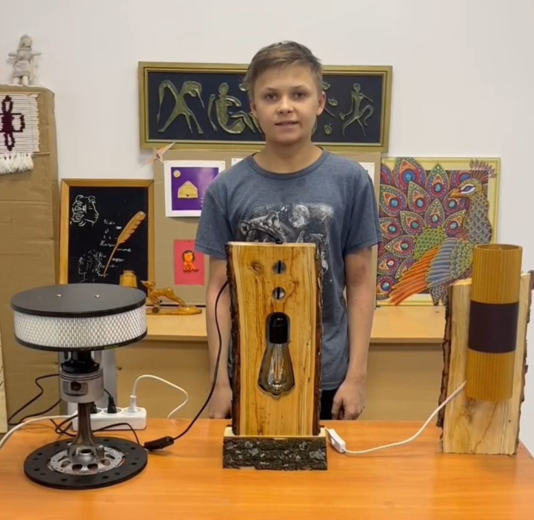 Заттарға екінші өмір: ақмолалық оқушы қайта өңделген материалдардан дизайнерлік шамдар жасауда