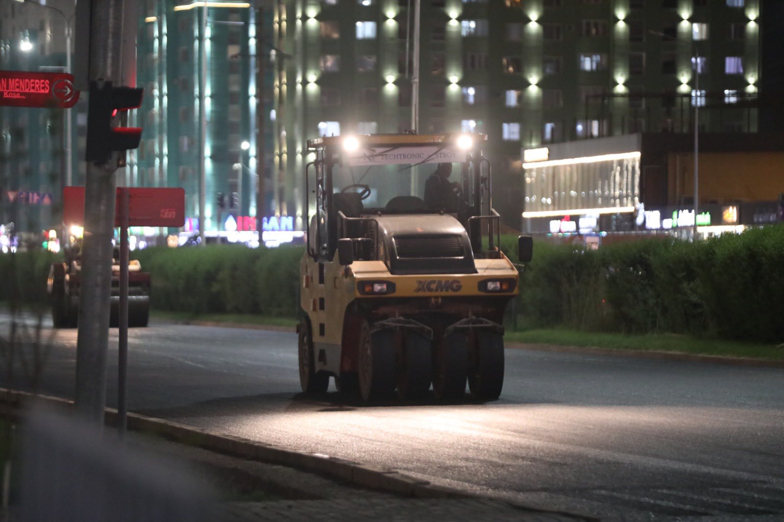 ЖОЛ ЖӨНДЕУ ЖҰМЫСТАРЫ ТҮНГІ КЕЗЕҢДЕ ДЕ ҮЗДІКСІЗ ЖАЛҒАСУДА