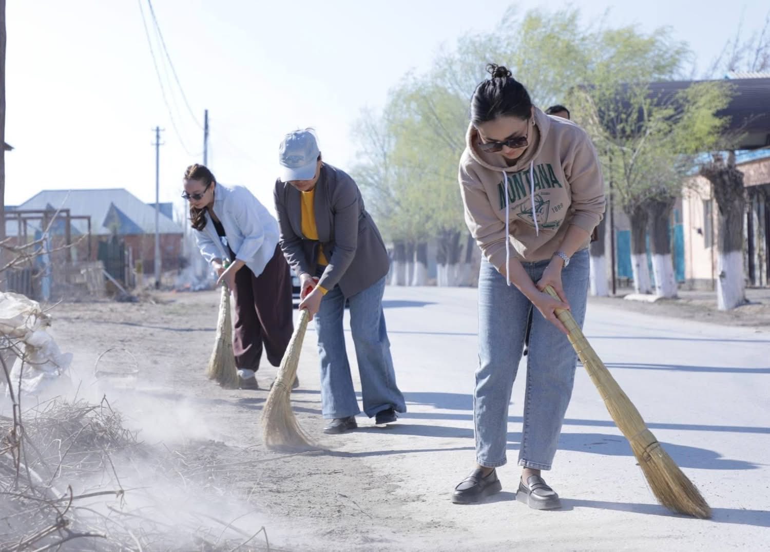 ”ТАЗА ҚАЗАҚСТАН”: КӨКТЕМГІ ТАЗАЛЫҚ ЖҰМЫСТАРЫ ЖАЛҒАСУДА