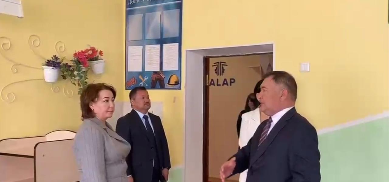 Ақтөбе облысы білім басқармасының басшысы Бұлбұл Күзембаева Ойыл кәсіптік колледжінің жұмысымен танысты