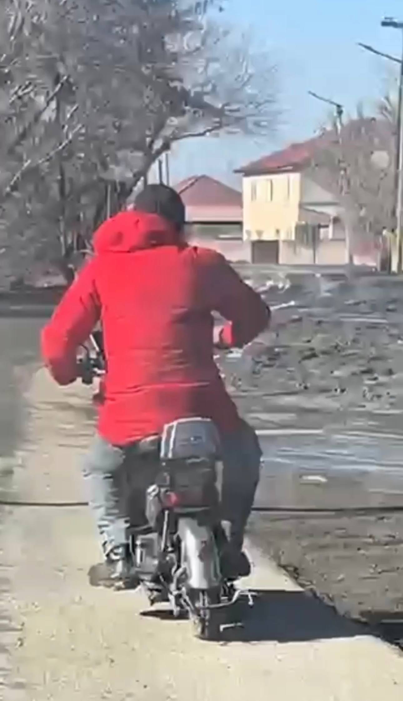 Мас электровелосипед, куәліксіз жүргізуші: Абай облысында мас жүргізуші тоқтатылды.