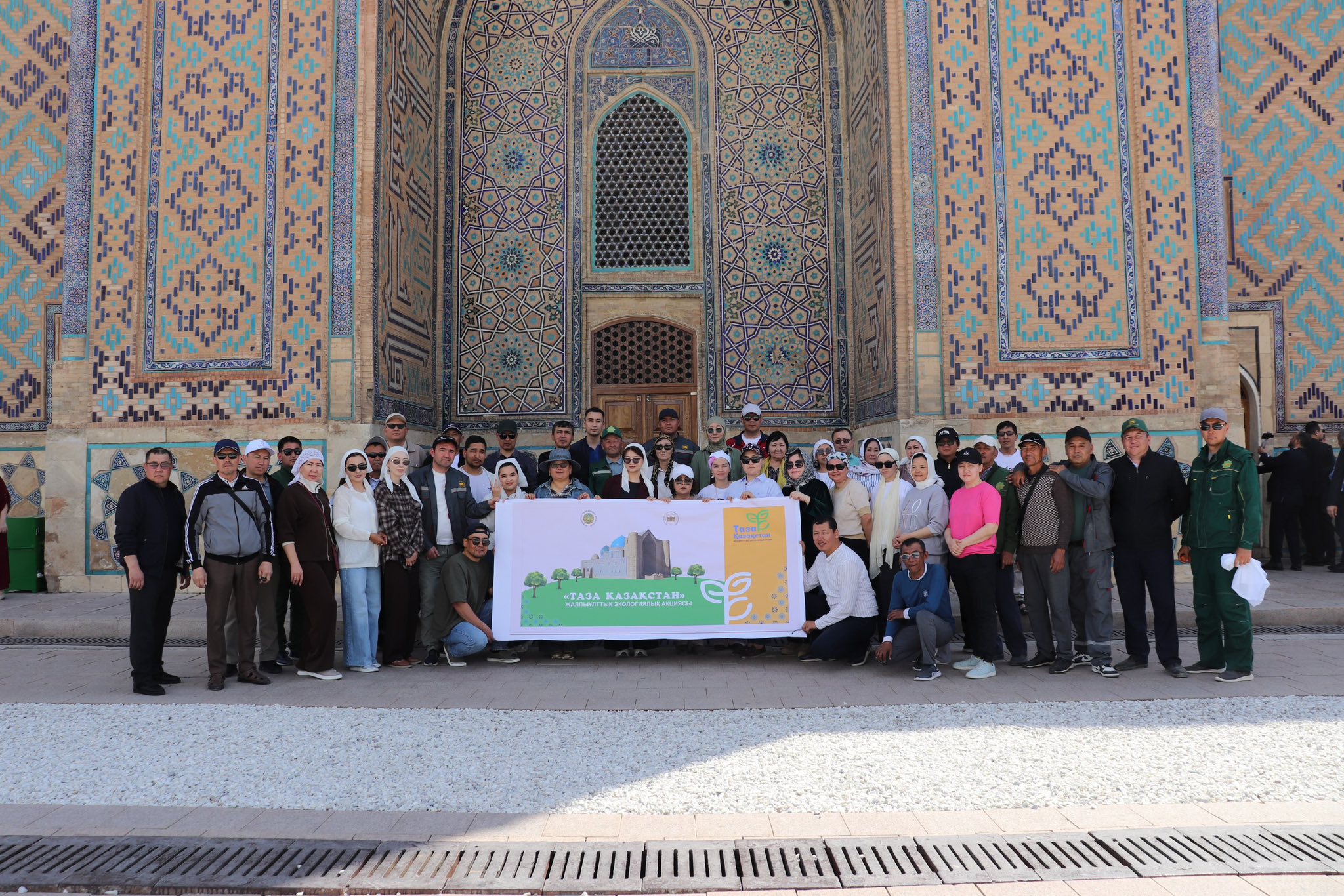 ҚОЖА АХМЕТ ЯСАУИ КЕСЕНЕСІ МАҢЫНДА ТАЗАЛЫҚ ЖҰМЫСТАРЫ ЖҮРГІЗІЛДІ