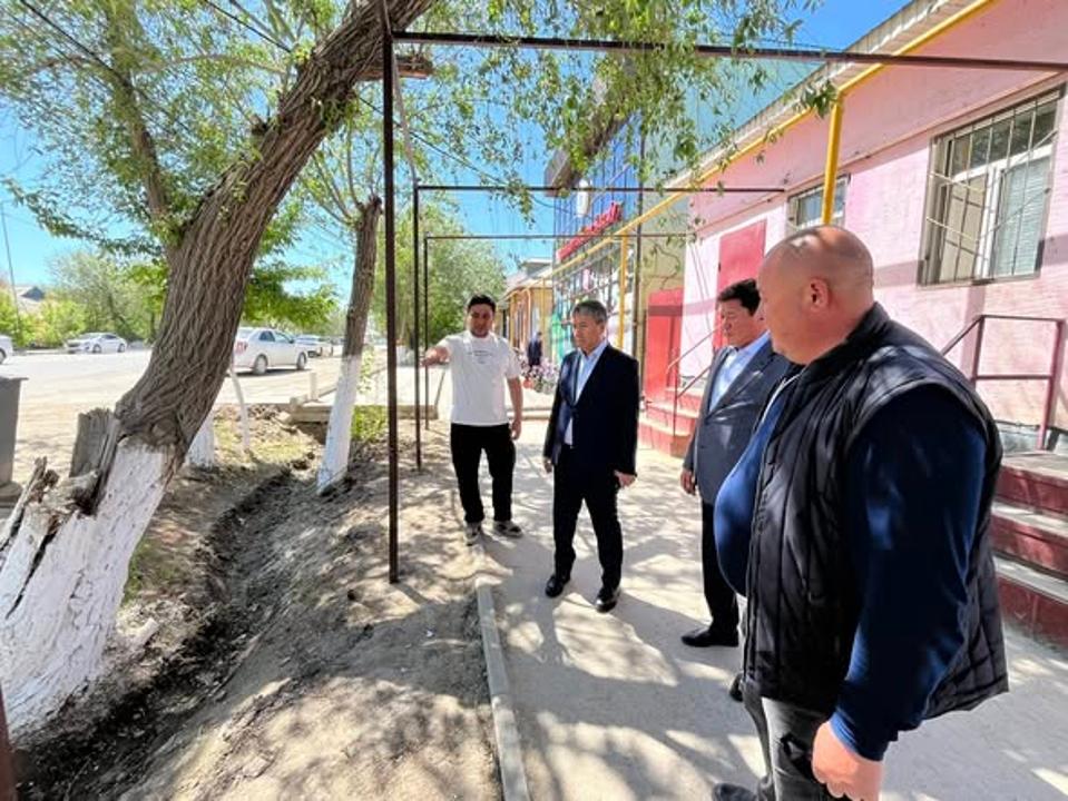 Аудан орталығындағы аяқ су арықтарына су жіберілуде