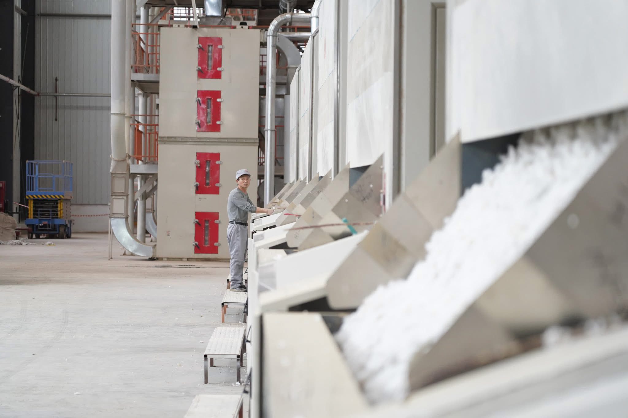 ТҮРКІСТАН: ОТЫРАРДАҒЫ МАҚТА ЗАУЫТЫНДАҒЫ ЖҰМЫСШЫЛАРДЫҢ ҚҰҚЫҒЫ МЕН САПАЛЫ ЕҢБЕК ЕТУІ – ТҰРАҚТЫ БАҚЫЛАУДА