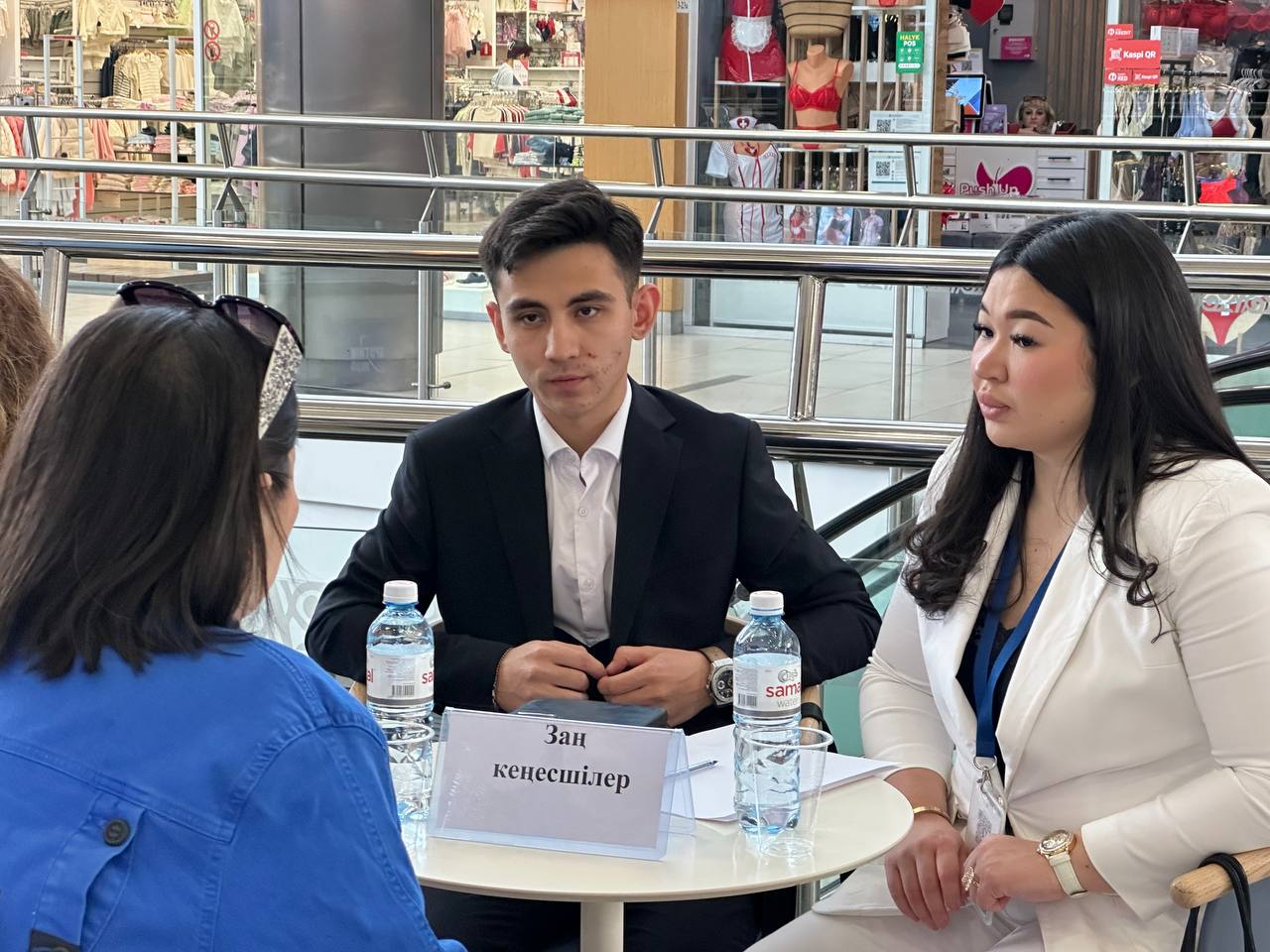 Әуезов ауданында ашық есік күні және бос жұмыс орындары жәрмеңкесі өтті