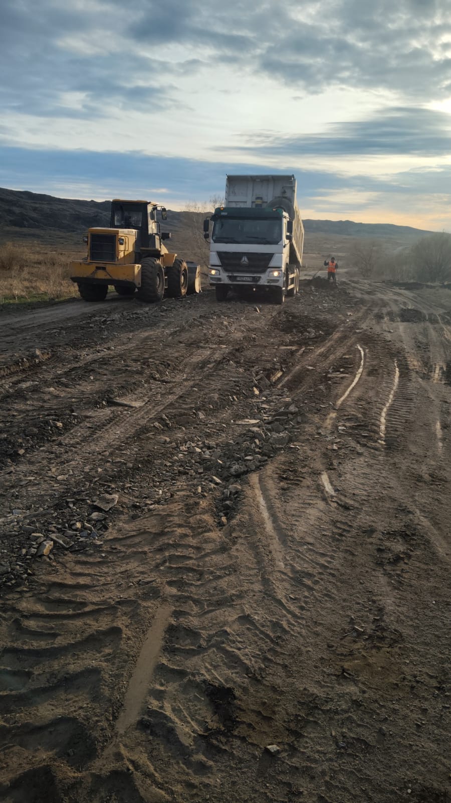 ШҚО-да жол жөндеу жұмыстары қарқынды жүргізілуде