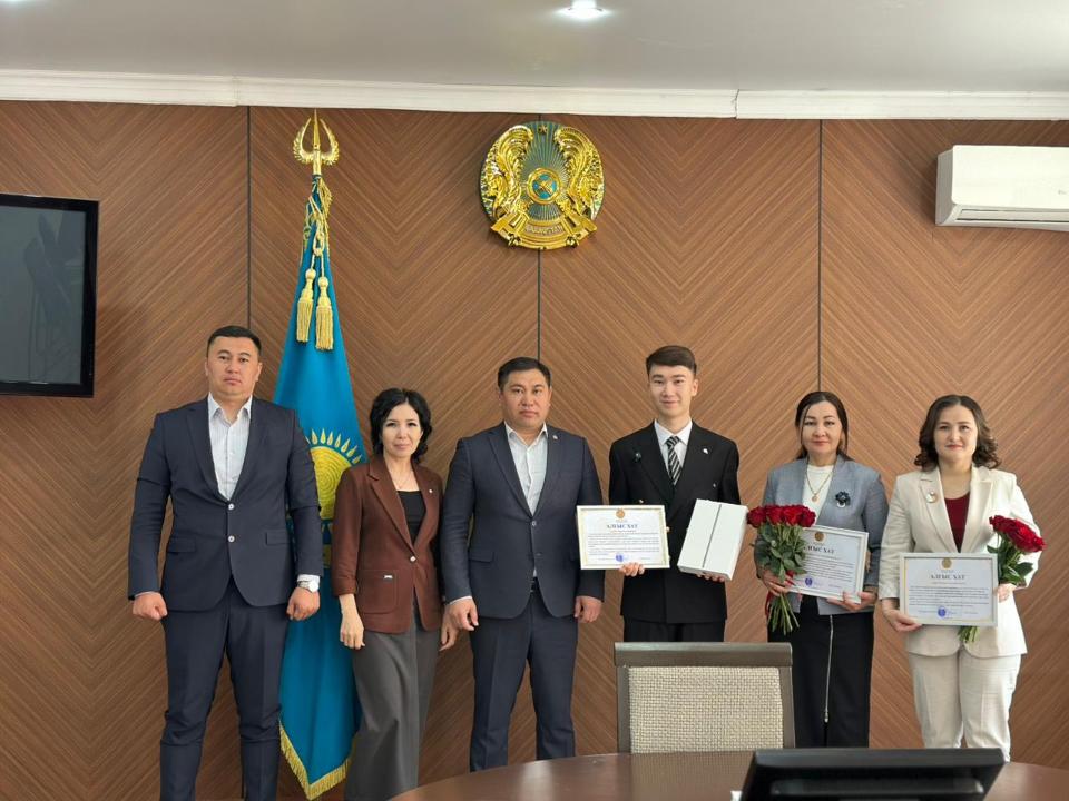 Алға ауданында халықаралық ғылыми жобалар конкурсының жеңімпазы құрметтелді