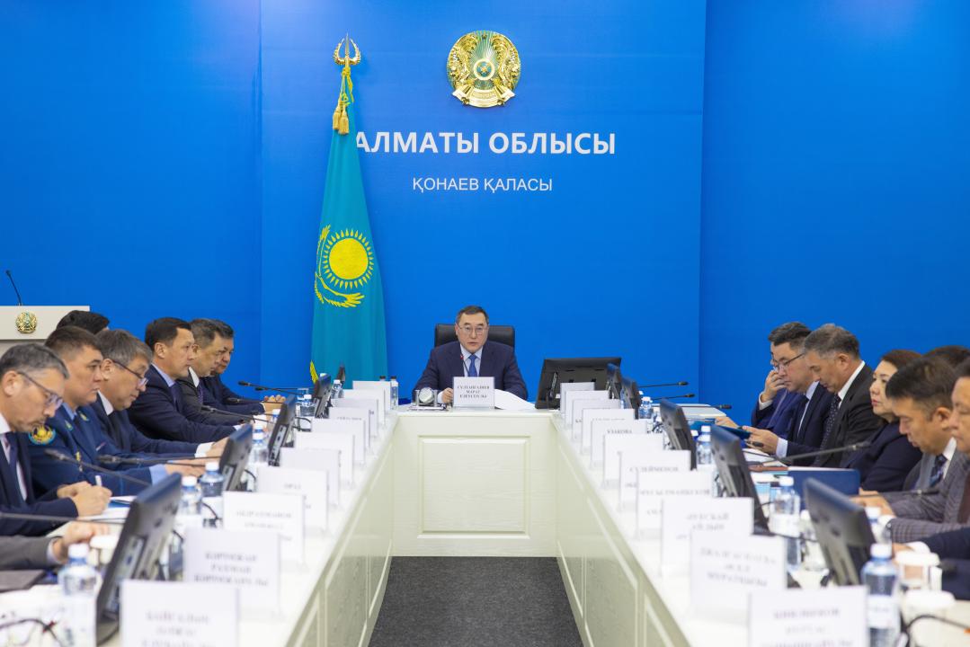 Дүйсенбі күні өткен облыс әкімінің аппараттық кеңесінде Алматы облысы халықты әлеуметтік қорғау саласындағы реттеу және бақылау Депратаменті басшысы А. Нарматов  баяндама жасады.