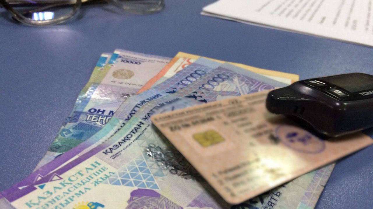 Жүргізуші куәлігінің құны 785 000 теңге: Абай облысында алаяқ ұсталды
