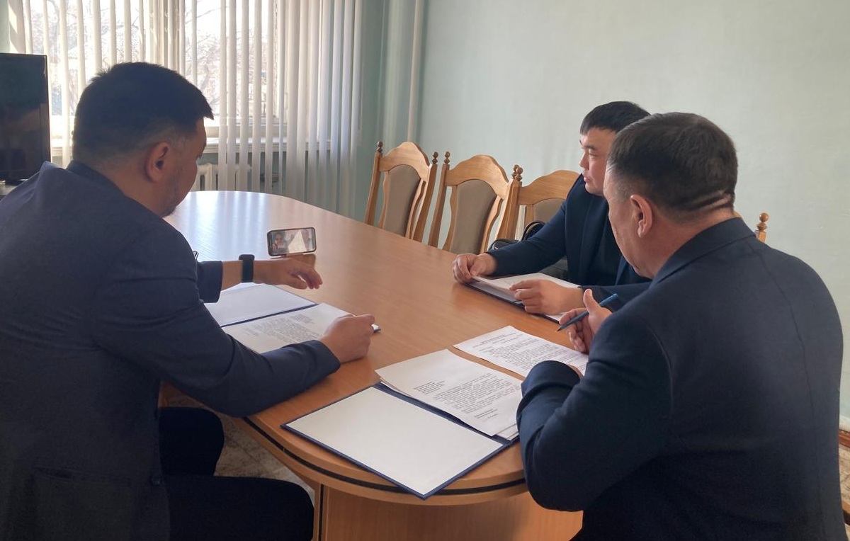 Бүгін Қорғалжын аудандық мәслихатының кезектен тыс қырық алтыншы сессиясы өтті.