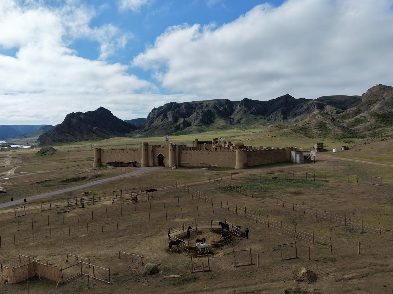 Көшпенділер қалашығында ауқымды сенбілік өтіп, 500 түп ағаш егілді