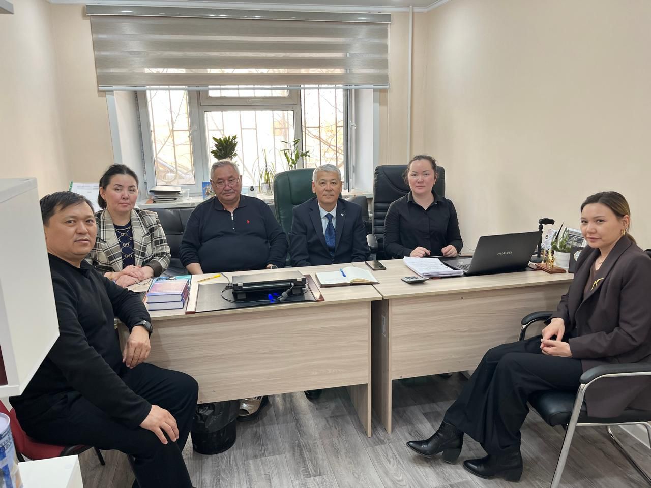 Үкіметтік емес ұйымдар өкілдерімен және адвокаттар қауымдастығымен мазмұнды кездесу өткізді
