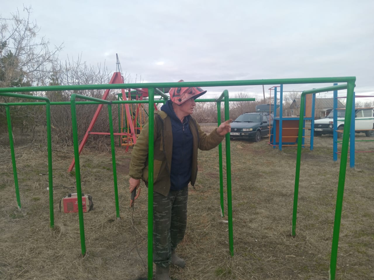 Пресноредут ауылындағы балалар алаңын дәнекерлеу жөндеу