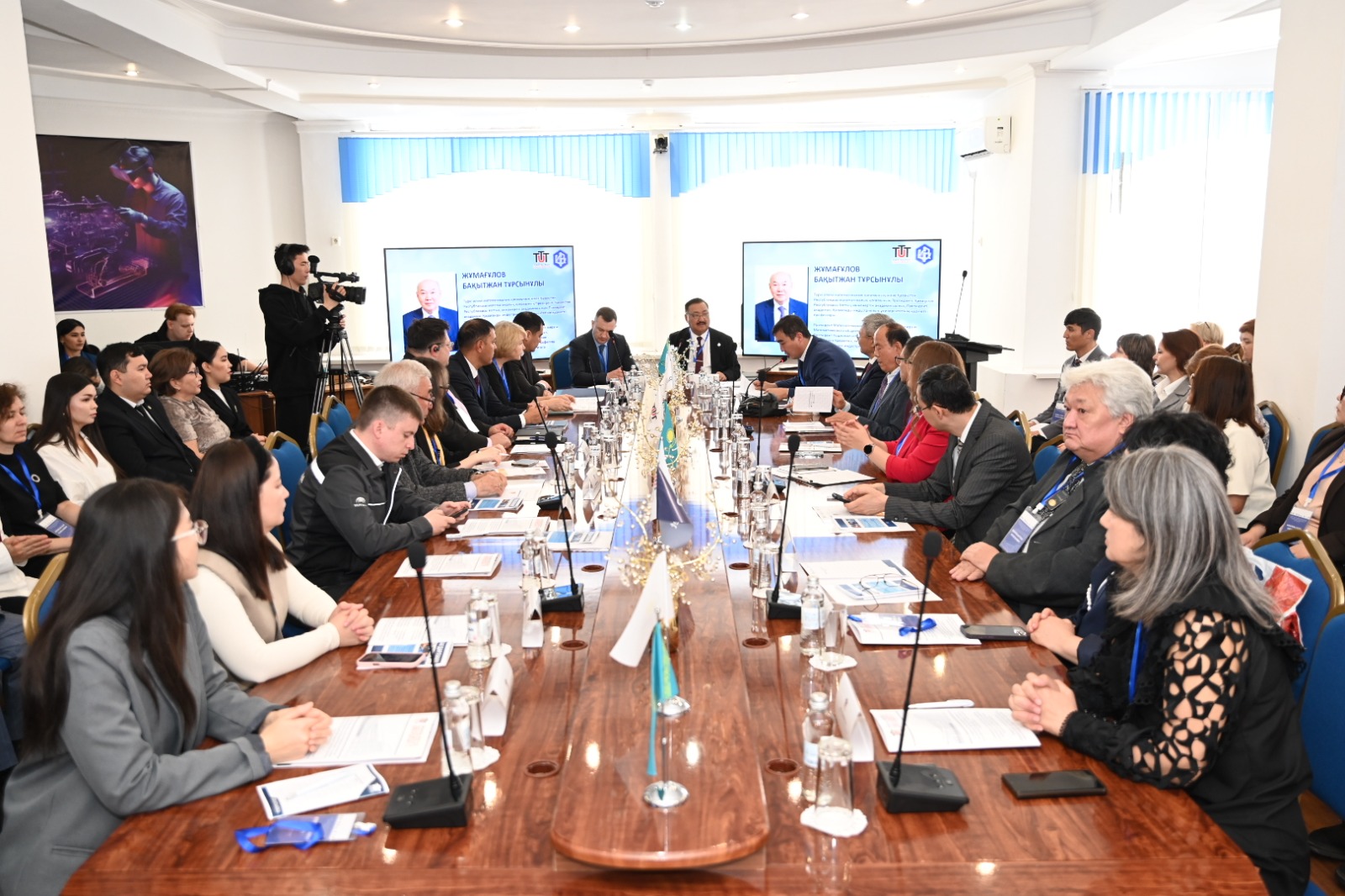 16 сәуір күні Қарағанды индустриялық университеті базасында «Адами капиталды, техникалық білім беруді, инженерлік ғылым мен инновацияларды дамыту – мемлекет қызметінің стратегиялық бағыты» атты LVI Республикалық ғылыми-практикалық конференция өтті.