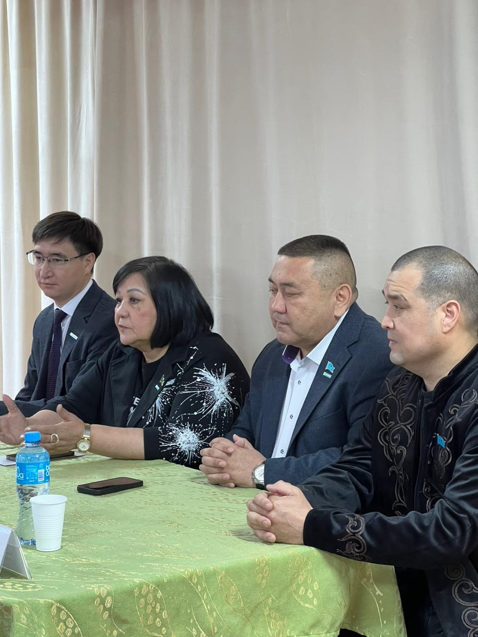 Бүгін, 17 сәуірде Шахтинск қалалық мәслихатының “AMANAT” партиясы фракциясының депутаттары «Қарағанды облысы Шахтинск қаласының арнаулы әлеуметтік қызметтер көрсету орталығы» КММ ұжымымен кездесу өткізді ұжымымен кездесу өткізді