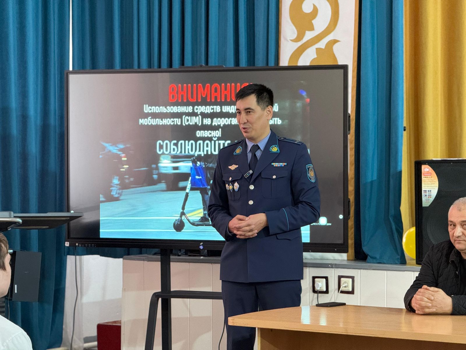 СҚО-да полицейлер жоғары сынып оқушыларымен ЖКО бейнелерін талқылауда