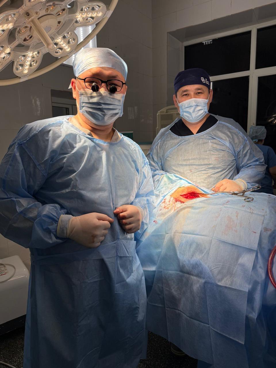 Жамбылдық дәрігерлер ми тамырларына жасалатын заманауи операция әдістерін меңгеруде