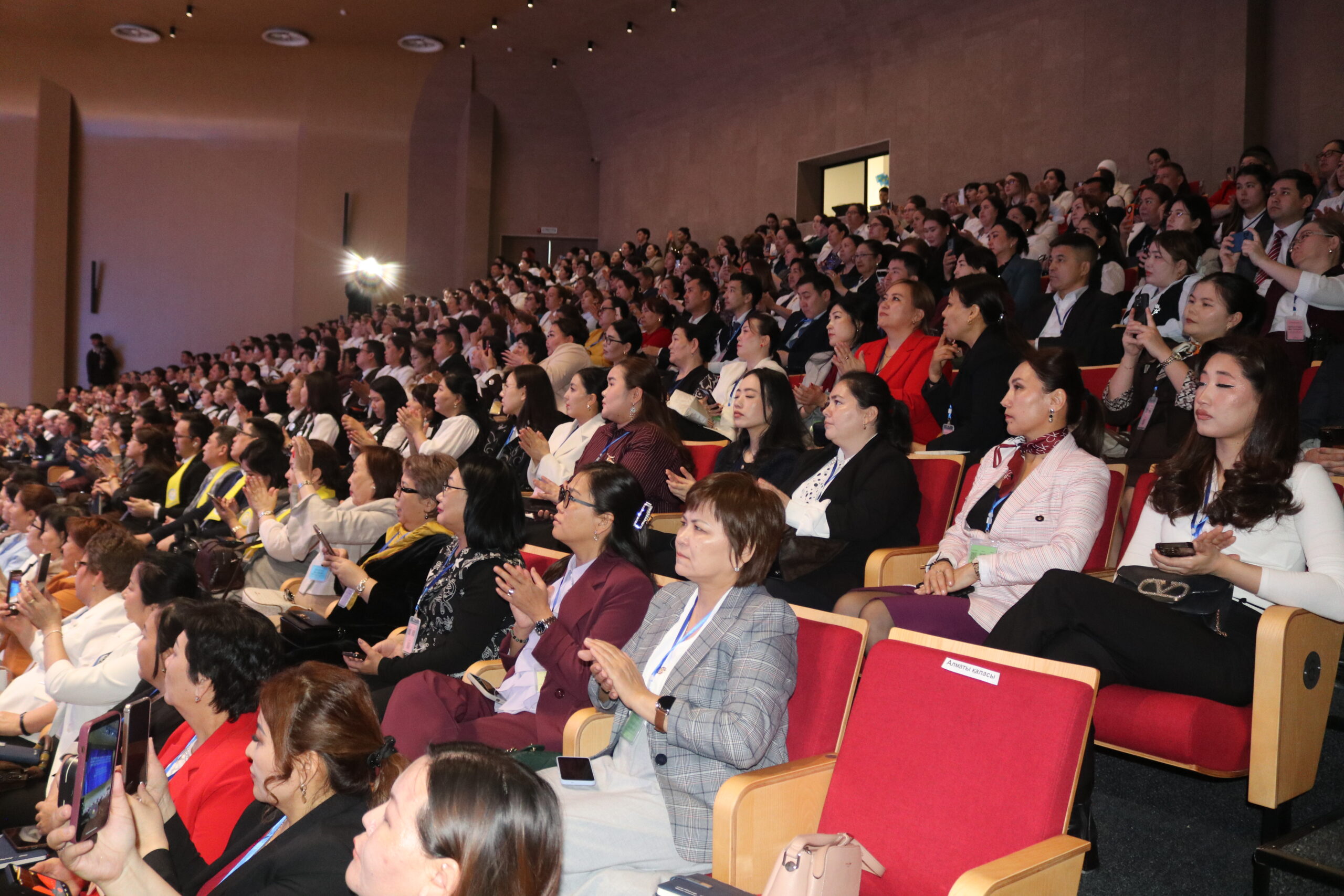 «Әдістемелік қызметтің трансформациясы: инновация, сапа, тиімділік» тақырыбында ІІІ республикалық әдіскерлер форумы өтті