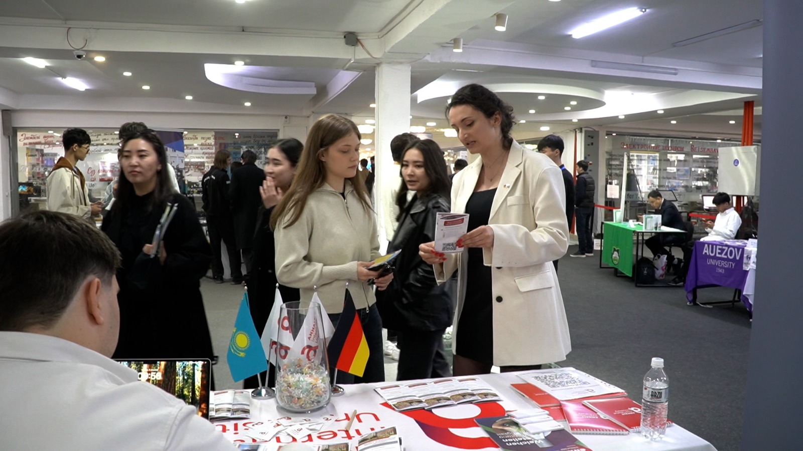 Павлодар қаласының 50-ге жуық мектеп оқушыларына кәсіби бағдар көрмесі ұсынылды