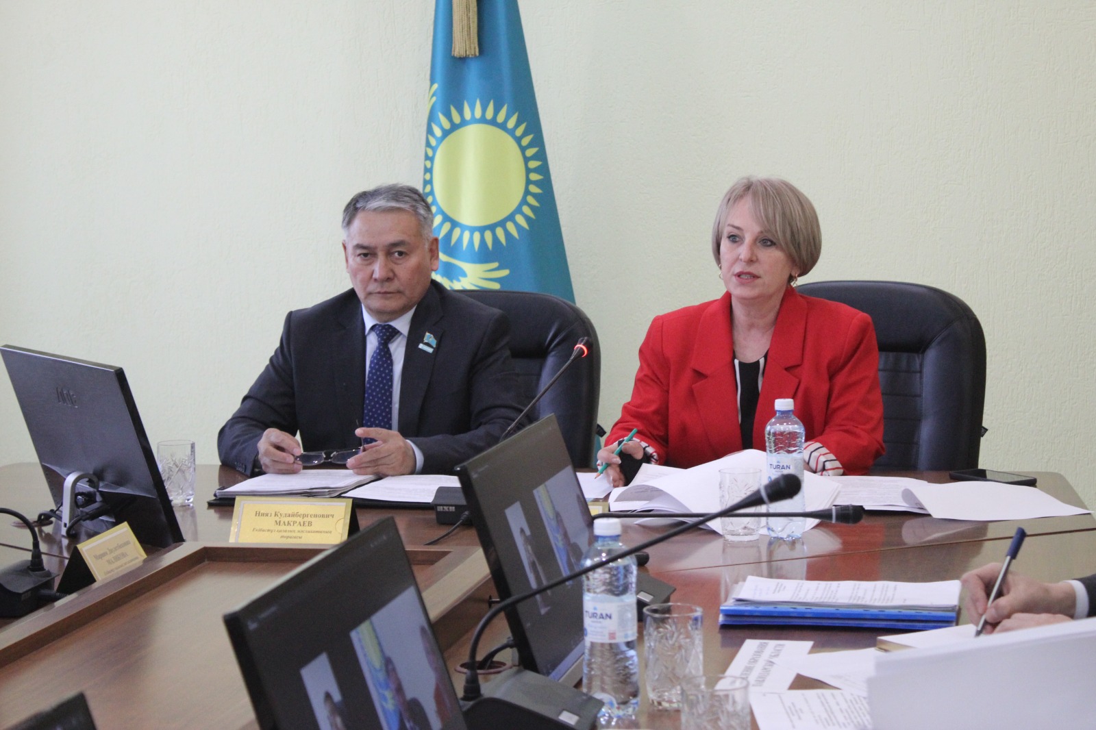 2026 жылғы 21 сәуірде мәслихат депутаты Т. Шмидтің төрағалығымен қалалық мәслихаттың әлеуметтік сала мәселелері жөніндегі тұрақты комиссиясының отырысы өтті.