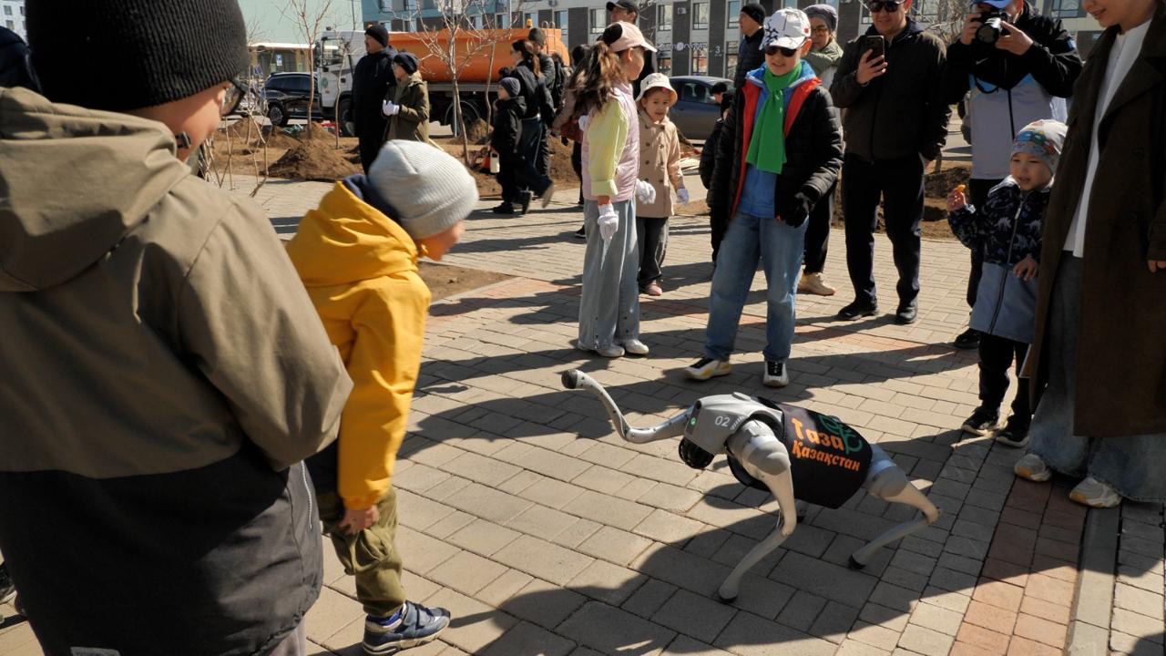 «Әкелер одағы» балаларымен бірге «Таза Қазақстан» бастамасына атсалысты