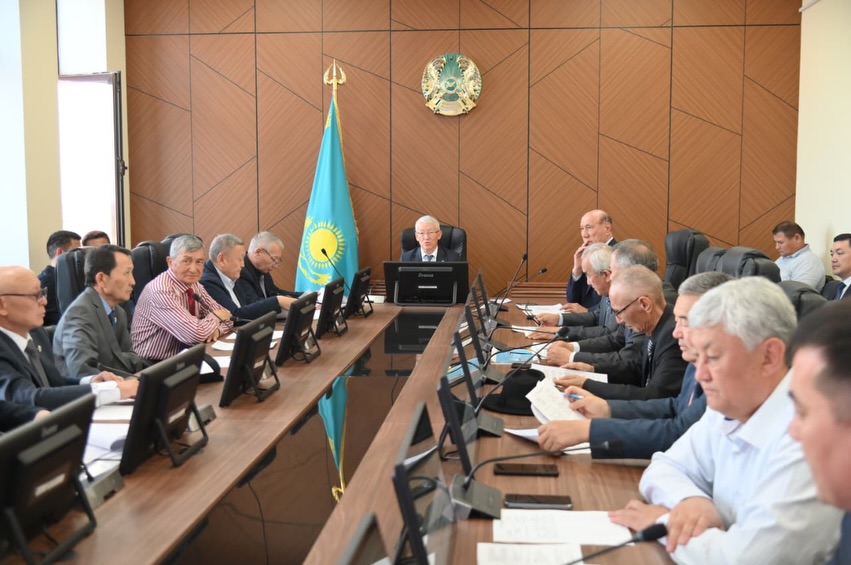 ҚОҒАМДЫҚ КЕҢЕСТЕ БІЛІМ БЕРУ САЛАСЫНЫҢ МӘСЕЛЕЛЕРІ ЖАН-ЖАҚТЫ ҚАРАЛДЫ