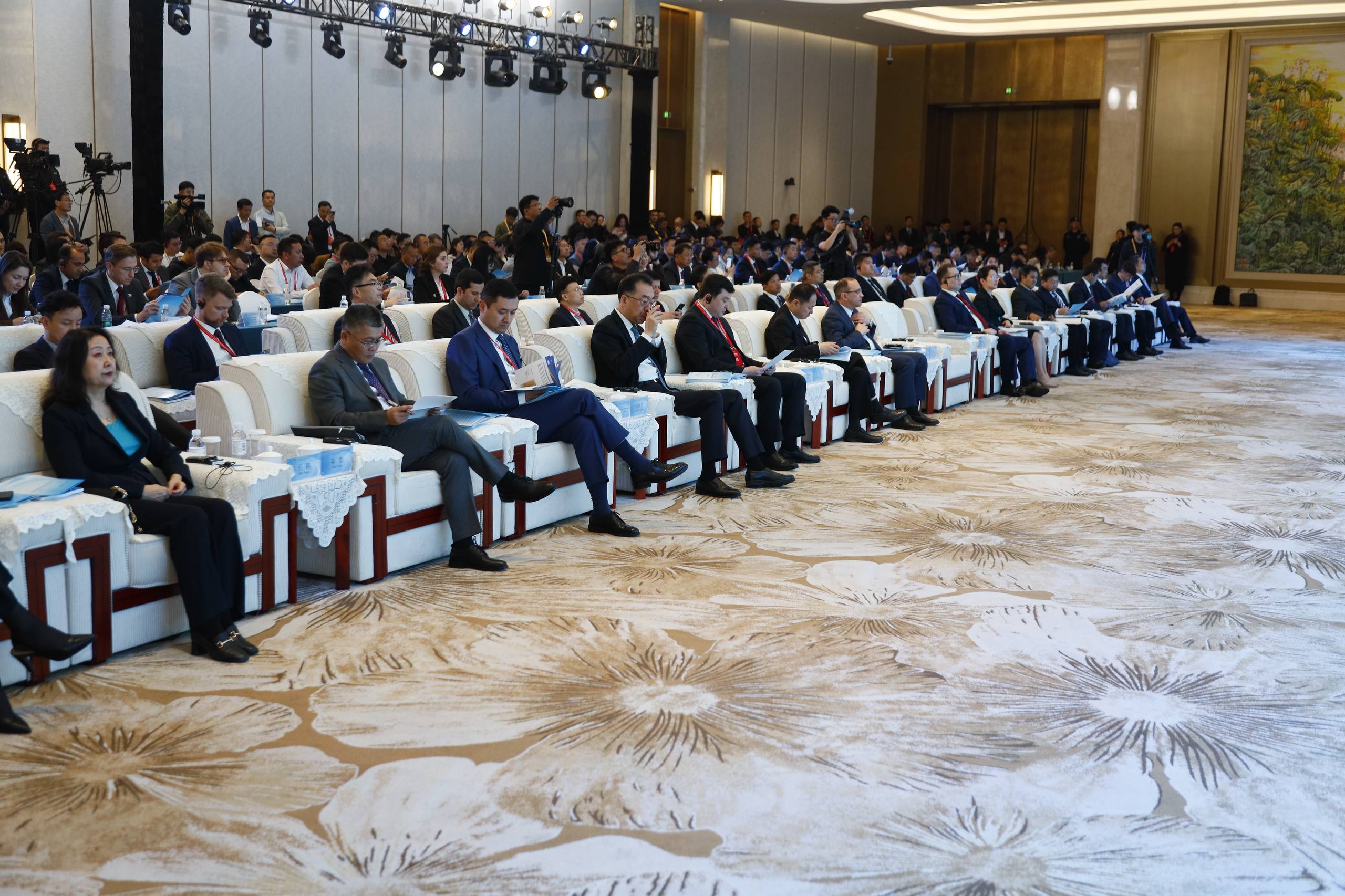 Қазақстан Қытайға экспортты күшейтуде: Шаққалиев ШЫҰ форумына қатысты