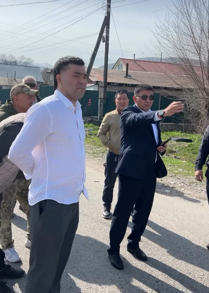 Рахат ауылының ішкі жолдарына орташа жөндеу жұмыстары