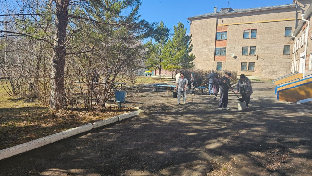 «Таза Қазақстан» республикалық экологиялық науқаны аясында Благовещенск дәрігерлік амбулаториясының қызметкерлері сенбілік өткізді