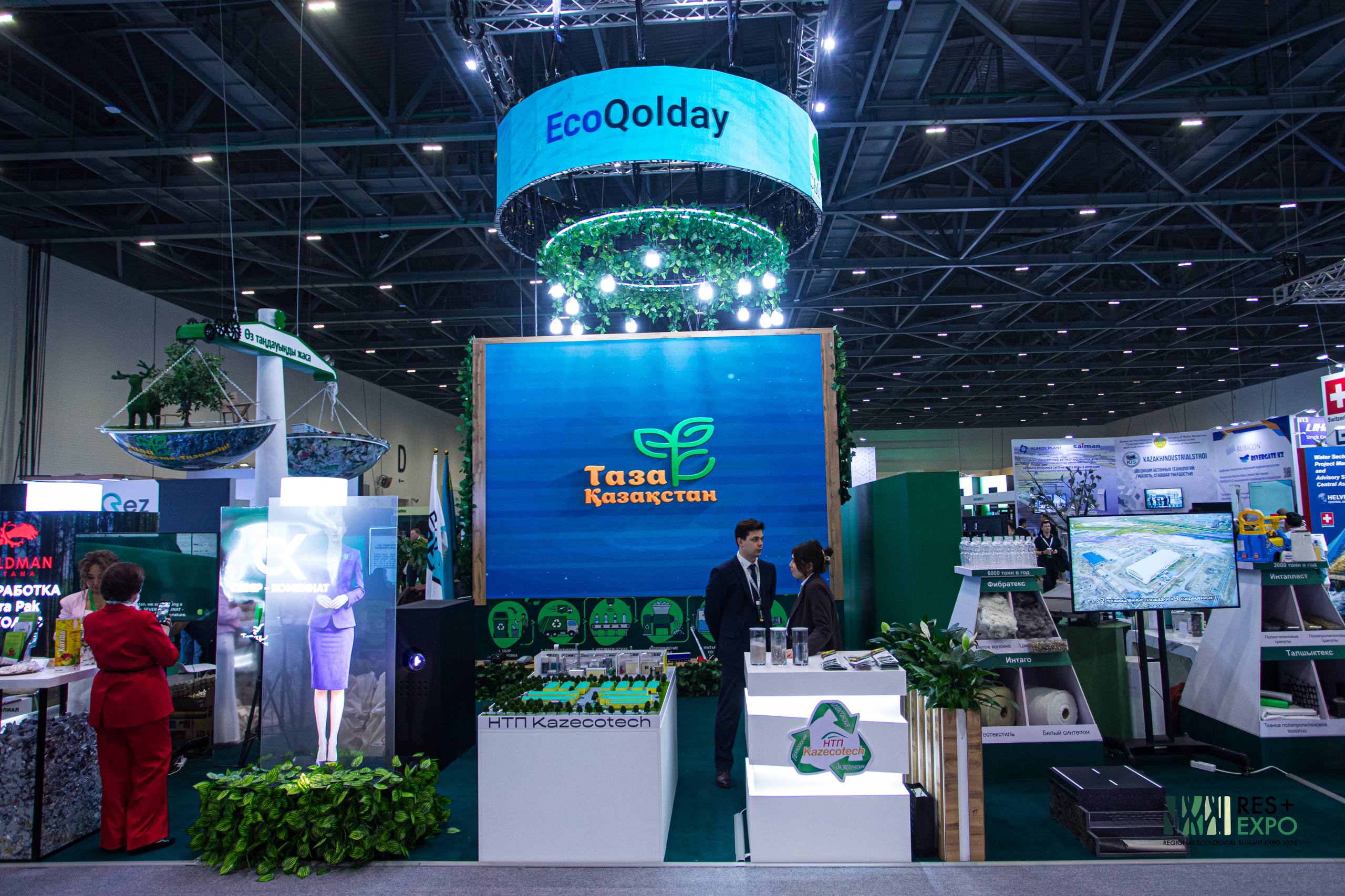 Экология және табиғи ресурстар министрі RES 2026 EXPO-дағы өңірлік жобалармен және жасыл технологиялармен танысты