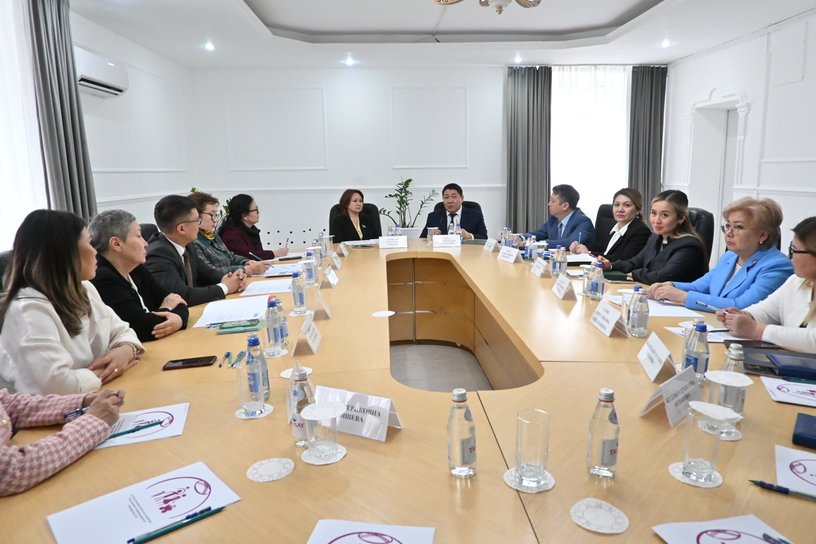 ҚР Президенті жанындағы отбасы мәселелері жөніндегі уәкіл Снежанна Имашева Астанадағы Отбасылық жанжалдарды шешу орталығының жұмысымен танысты