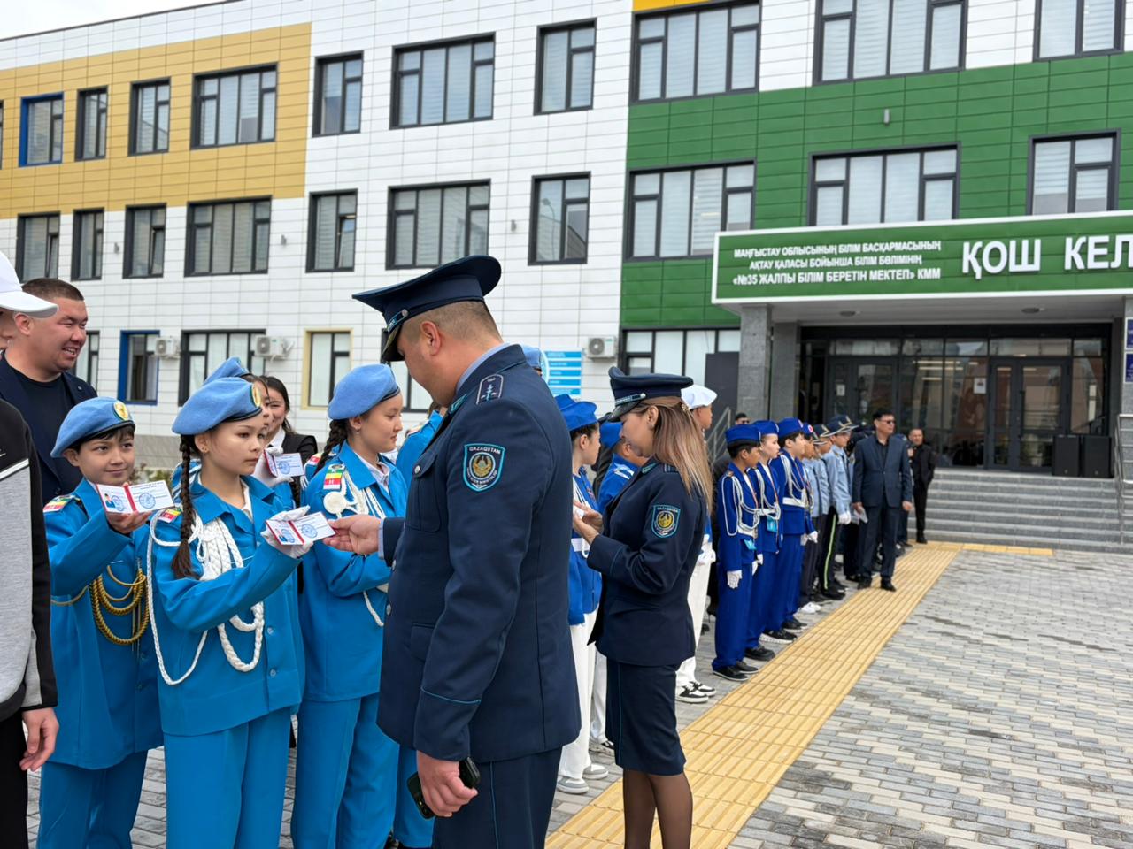 Жол қозғалысы ережелері бойынша білім іс жүзінде: Ақтауда мектеп оқушыларының қалалық слеті өтті