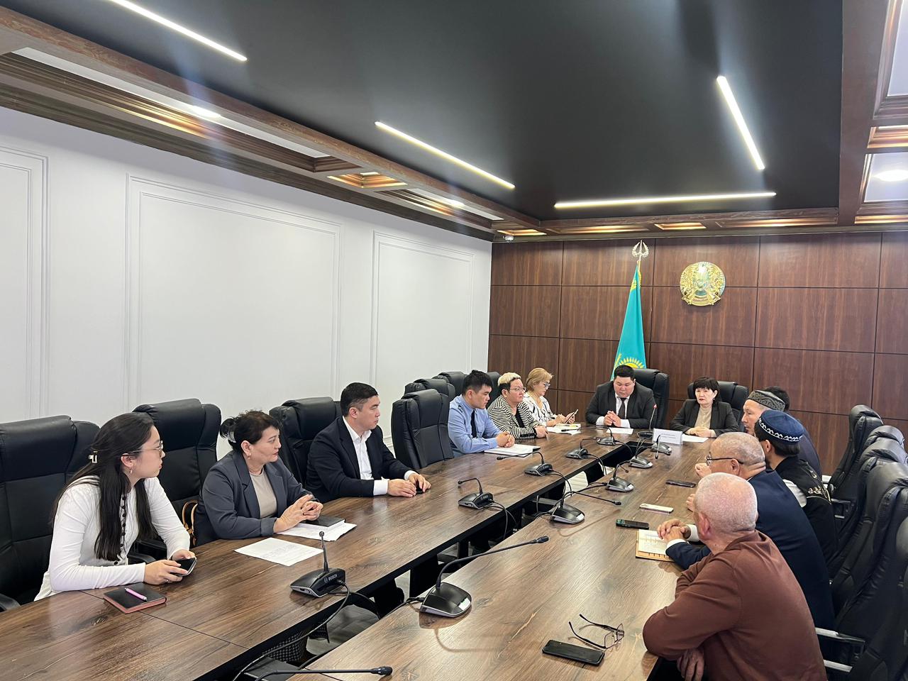 2026 жылғы 22 сәуірде Қарақия ауданы Құрық ауылында Қарақия аудандық әкімдігінің өкілі М.Жұмасат төрағалығымен, өңір халқының санитариялық-эпидемиологиялық салауаттылығын қамтамасыз ету және денсаулық сақтау саласындағы өзекті мәселелерді талқылау мақсатында үйлестіру кеңесі өткізілді.