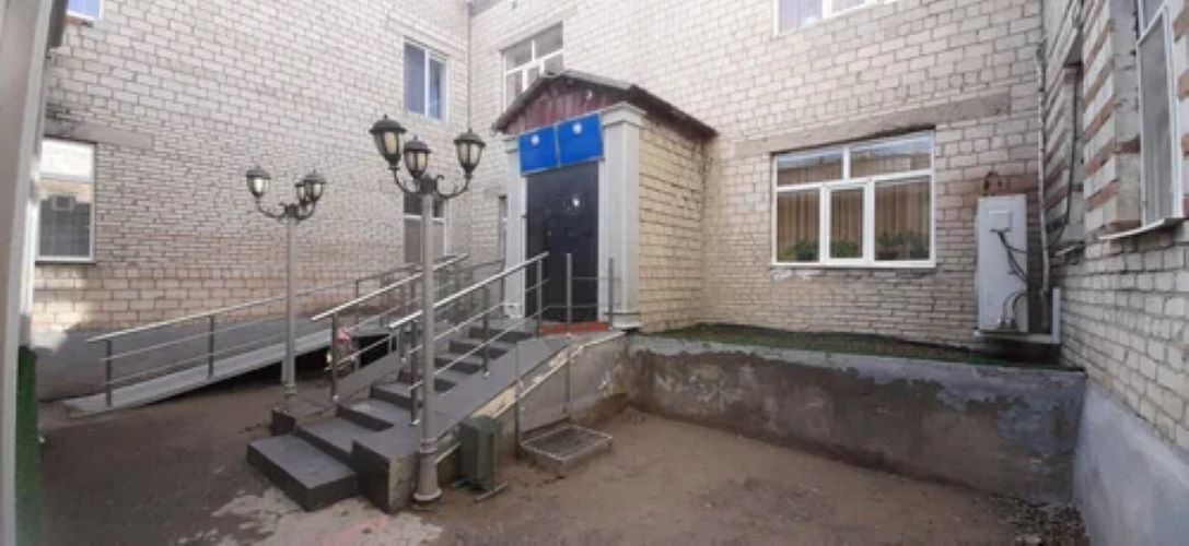 АТЫРАУДА ҮШ БАЛАБАҚШАНЫҢ КҮРДЕЛІ ЖӨНДЕУ ЖҰМЫСТАРЫ БАСТАЛДЫ