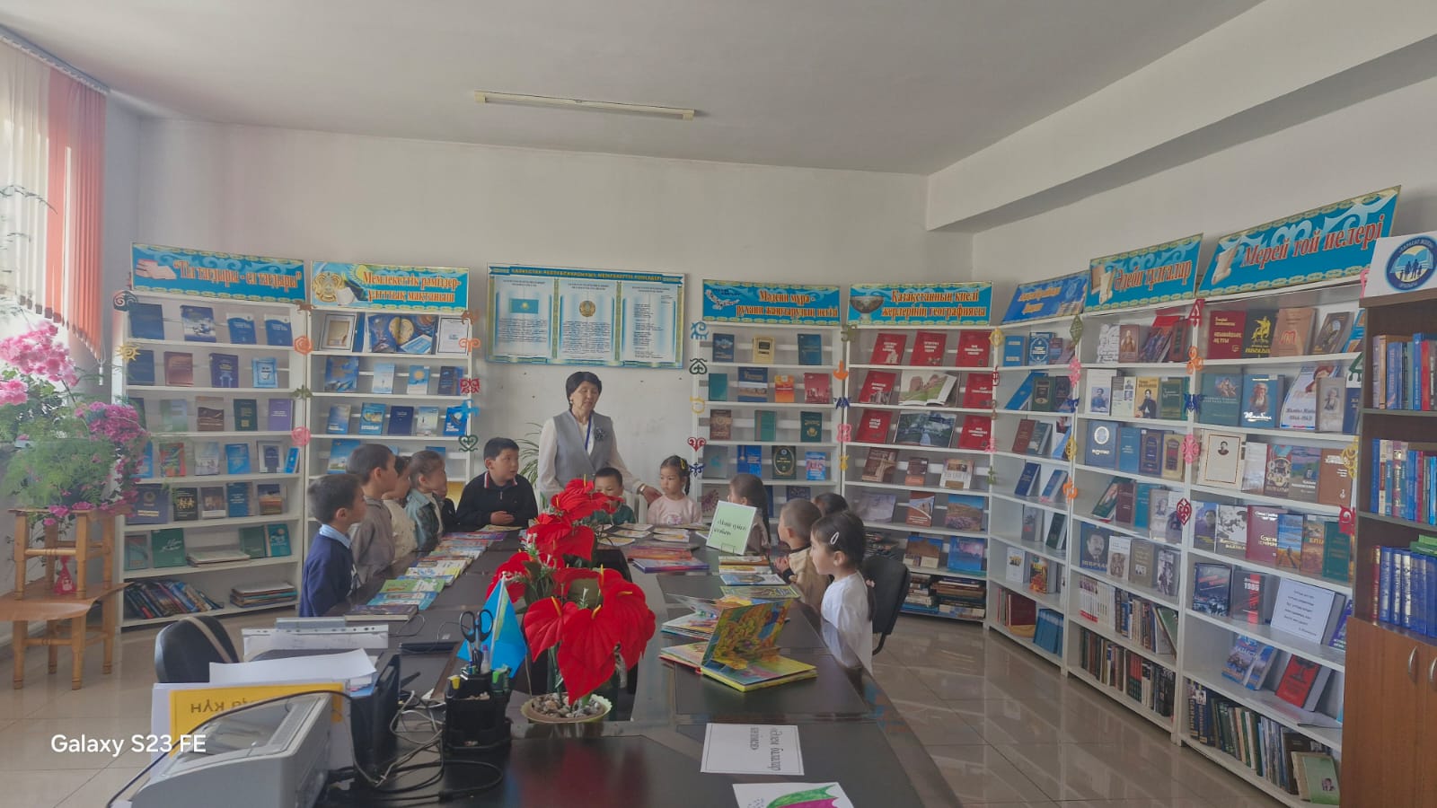 23 сәуір Ұлттық кітап күніне орай “Кел досым кітапханаға” тақырыбында кітапханаға саяхат ұйымдастырылды.