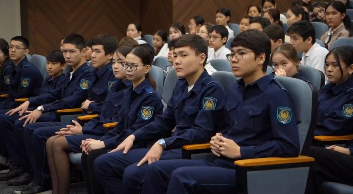 Алматыда «Жас сақшы» полиция сыныбына экстремизмнің алдын алу тақырыбында дәріс өтті