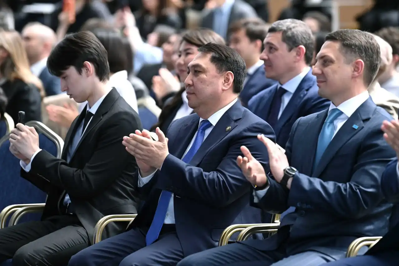 Президент: «Жаппай цифрландыру және жасанды интеллектіні енгізу елімізді жан-жақты жаңғыртудың негізгі факторларының бірі саналады»