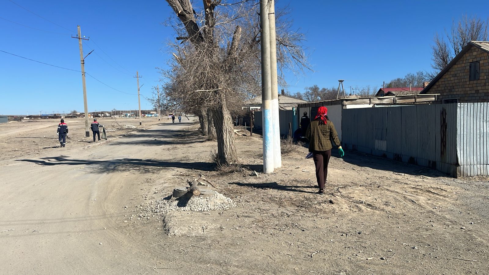 «Таза Қазақстан» экологиялық акциясы аясында бүгін кентімізде «Таза бейсенбілік» өтті.