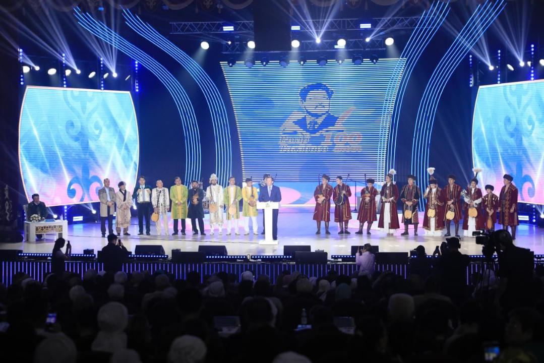 Өңір басшысы Бәкір Тәжібаевтың ғасырлық тойына арналған айтыста Президенттің құттықтауын оқып берді
