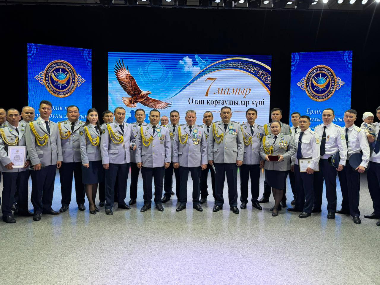 7 мамыр Отан қорғаушылар күні мен 9 мамыр Ұлы Жеңіс күніне орай кең ауқымды салтанатты концерттік кеш