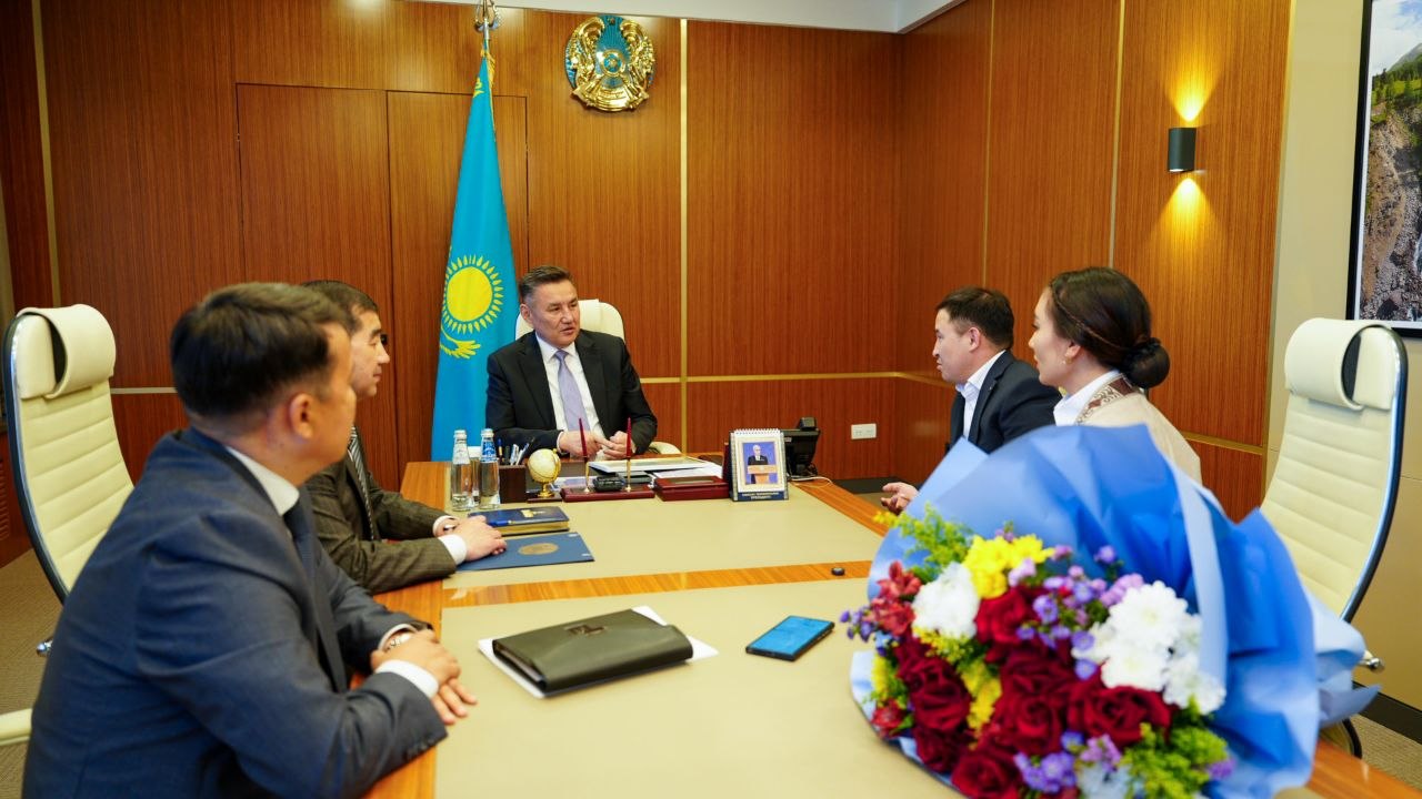 ШҚО әкімі айтыскер ақын Жұлдызай Маратбекті қабылдады
