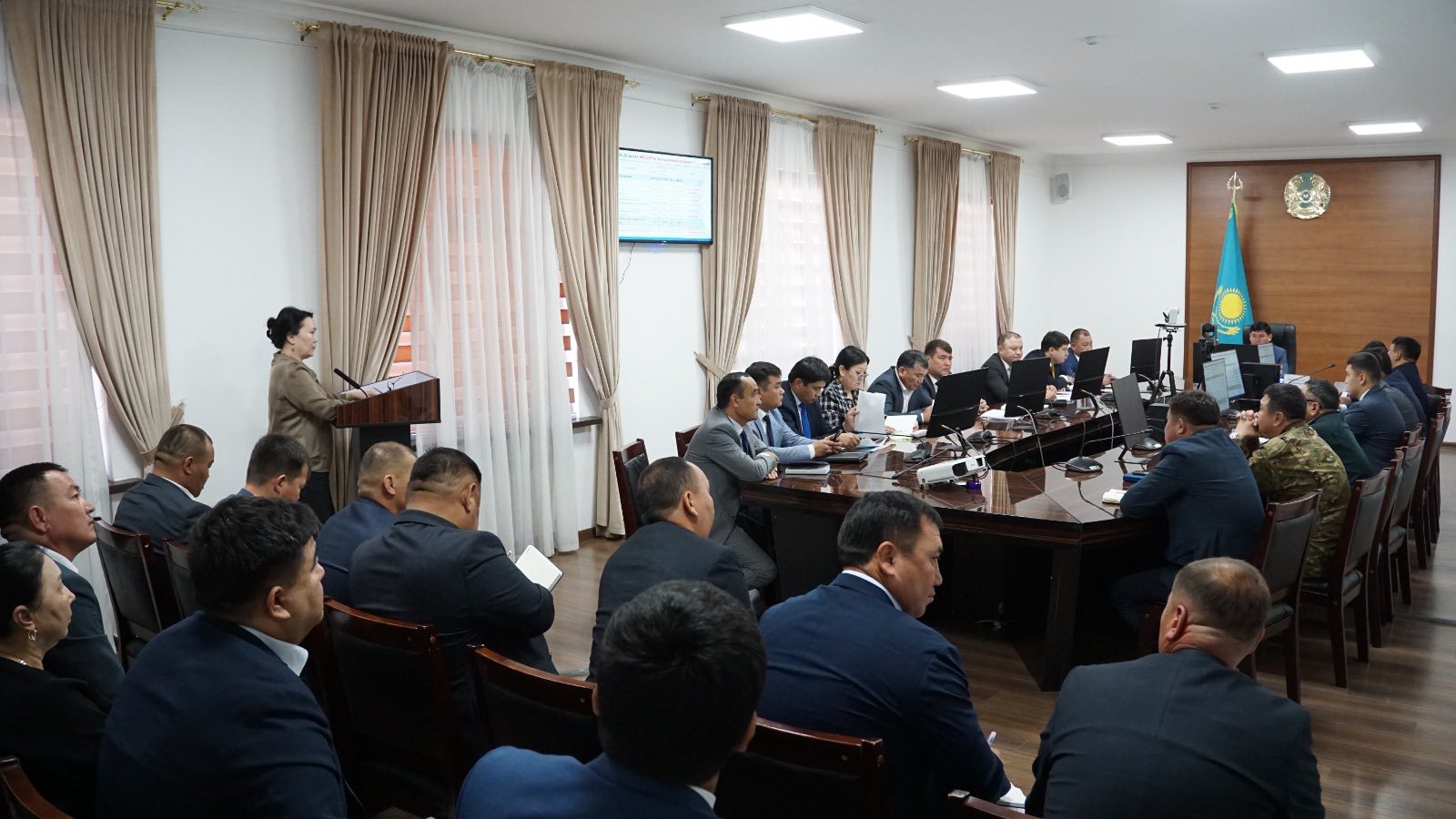 АППАРАТТЫҚ МӘЖІЛІСТЕ ӨЗЕКТІ МӘСЕЛЕЛЕР КЕҢІНЕН ТАЛҚЫЛАНДЫ