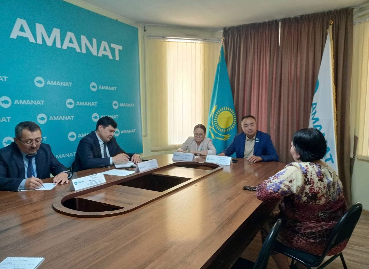 АМАNAT партиясы Сарыағаш аудандық филиалында тұрғындарды жеке қабылдады.