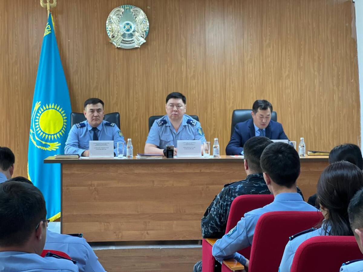 Атырау облысында полиция қызметкерлері тәртіп пен заңдылық мәселелерін талқылады
