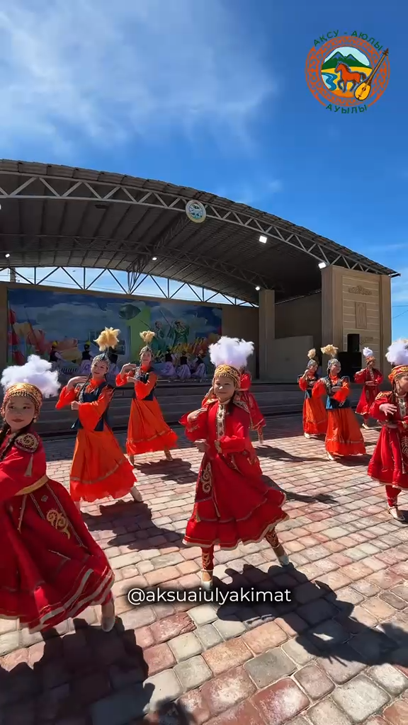 Шет ауданының Ақсу-Аюлы ауылындағы аудандық мәдениет үйінің алаңында 1 мамыр – Қазақстан халқының бірлігі күні атап өтілді.✨