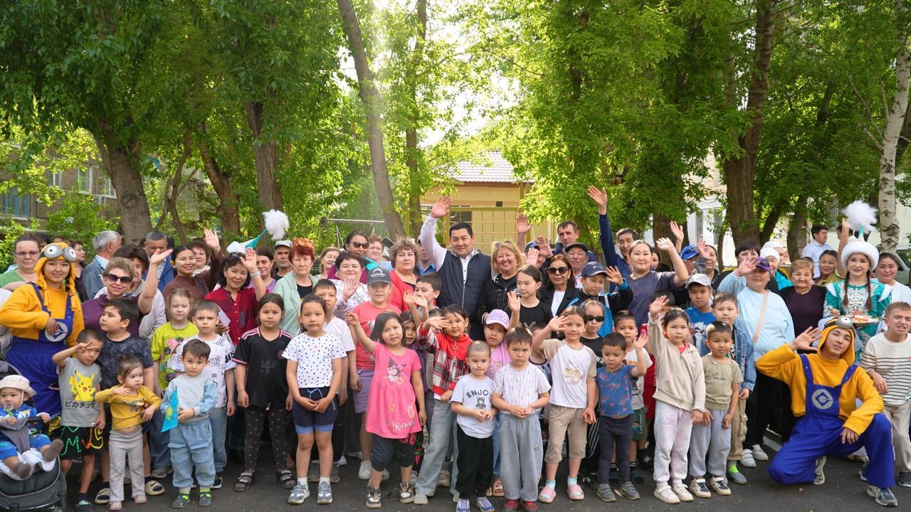 Ұзақ уақыттан кейінгі жөндеу: Байқоңыр ауданында жаңартылған аулалар ашылды
