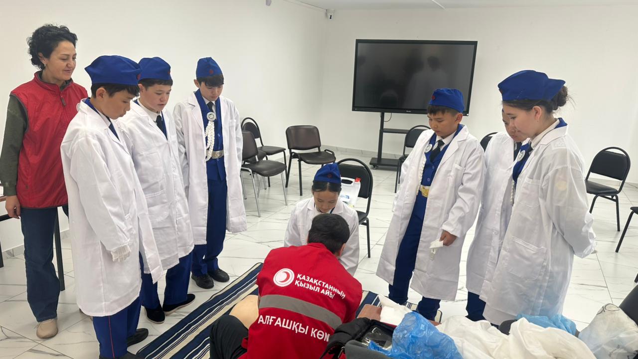 Батыс Қазақстан облысында өткен «Бағдаршам» атты жас жол қозғалысы инспекторларының облыстық слёті өңірдің барлық ауданынан келген оқушыларды біріктірді