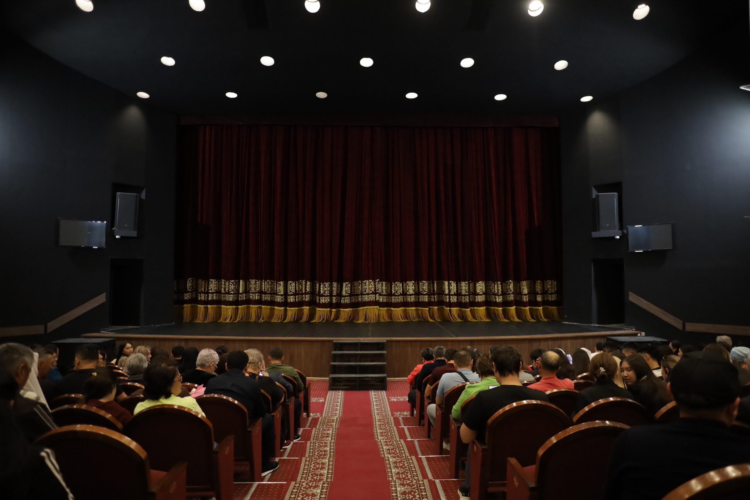 Семейде «Қарағай» драмасының премьерасы өтті