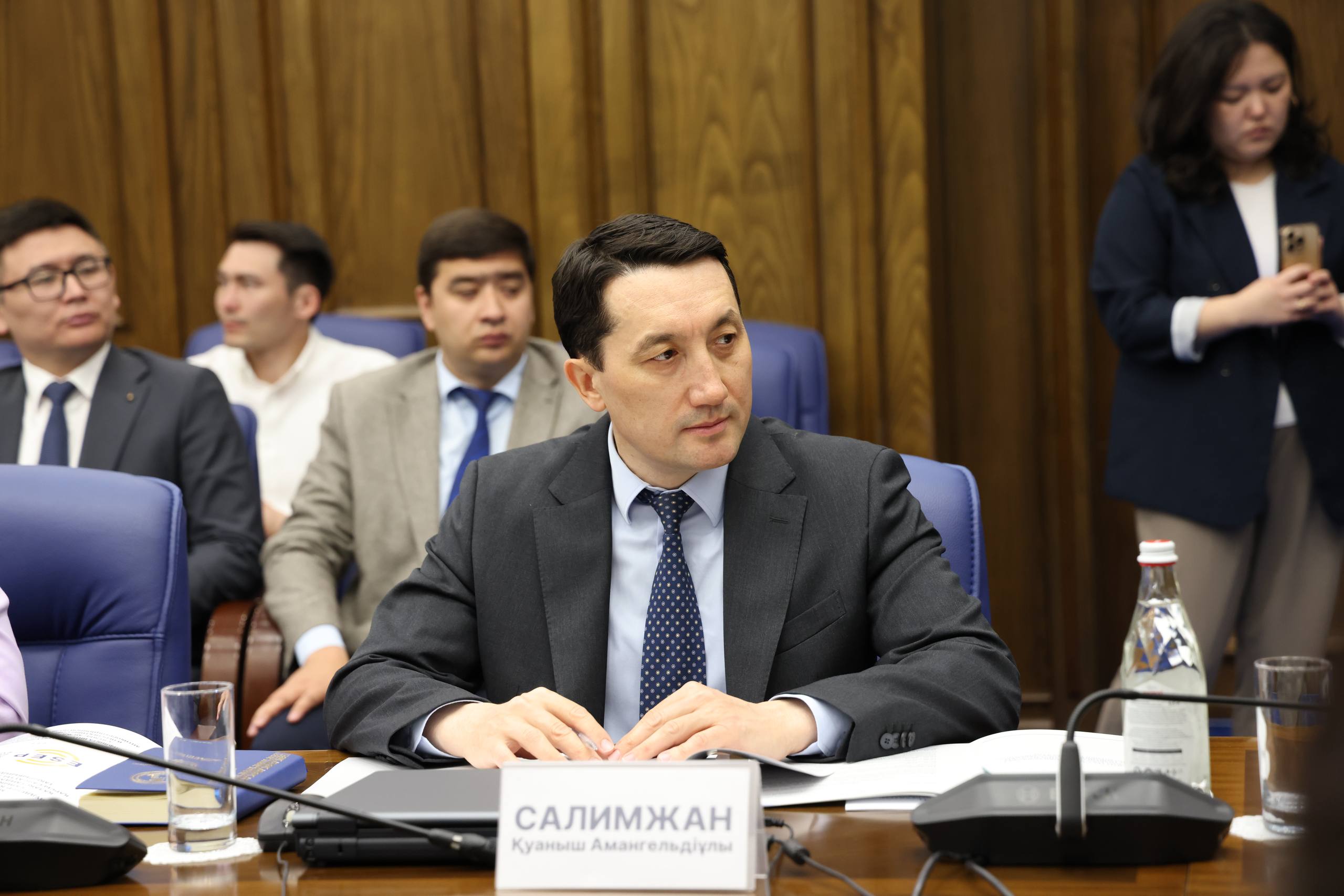 Жоғары Сот Кеңесі Аппаратының Әдеп жөніндегі уәкілі Қуаныш Салимжан «Мемлекеттік қызметтегі мүдделер қақтығысын реттеу құралдары: халықаралық тәжірибе және Қазақстандағы сыбайлас жемқорлыққа қарсы саясатты жетілдіру перспективалары» тақырыбындағы дөңгелек үстелге қатысты