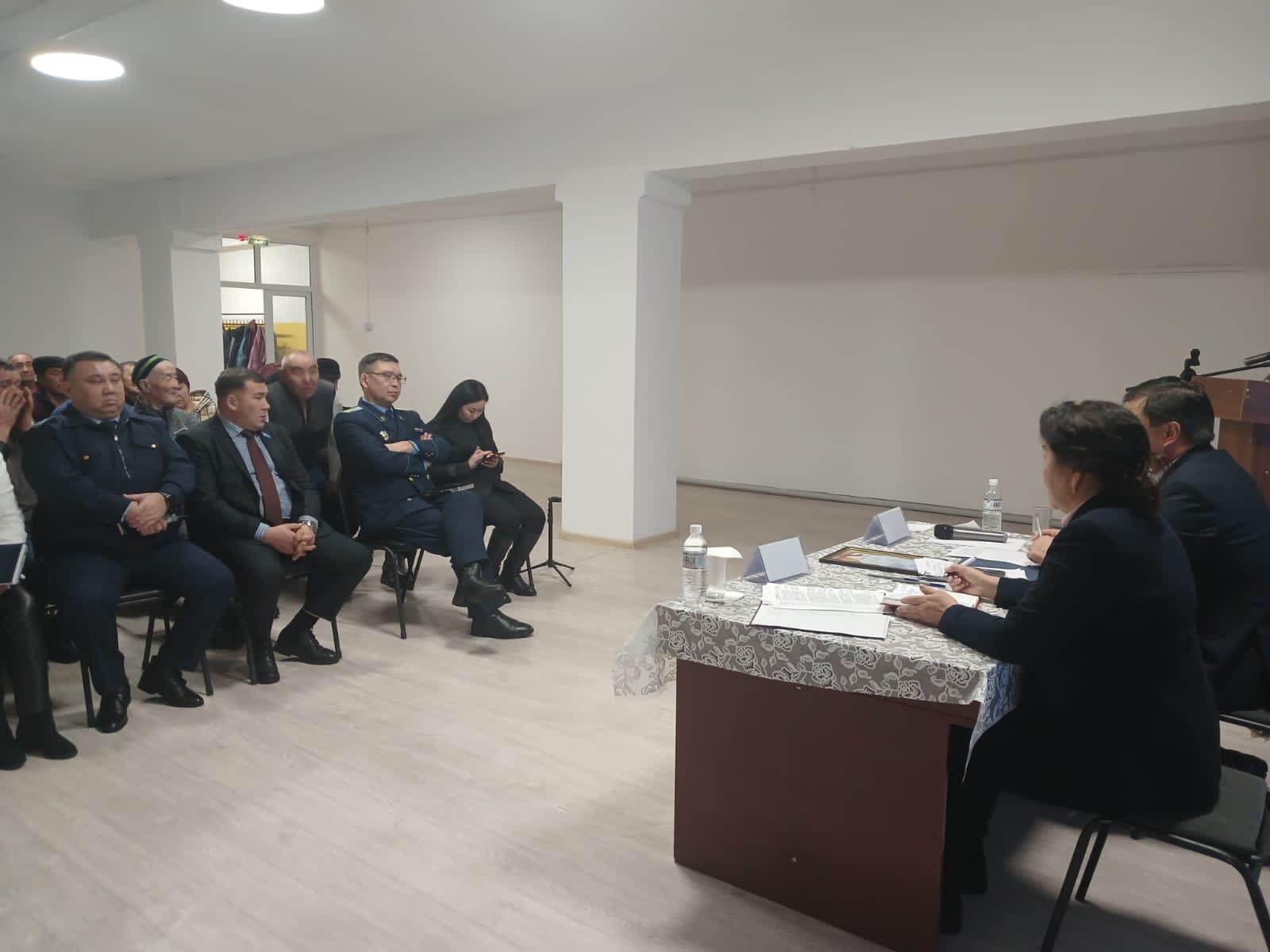 Карамышевка ауылдық оркругі тұрғындарымен есеп кездесуі